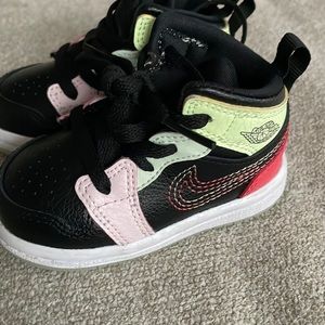 Jordan One Mid Glow in the dark soles like new size 4c